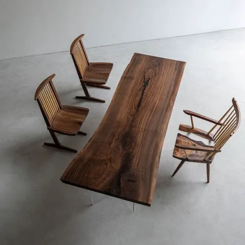 Table à manger en bois massif Ardèche teinte noyer