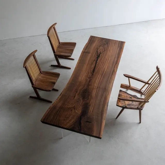 Table à manger en bois massif Ardèche teinte noyer — tables à manger en bois massif