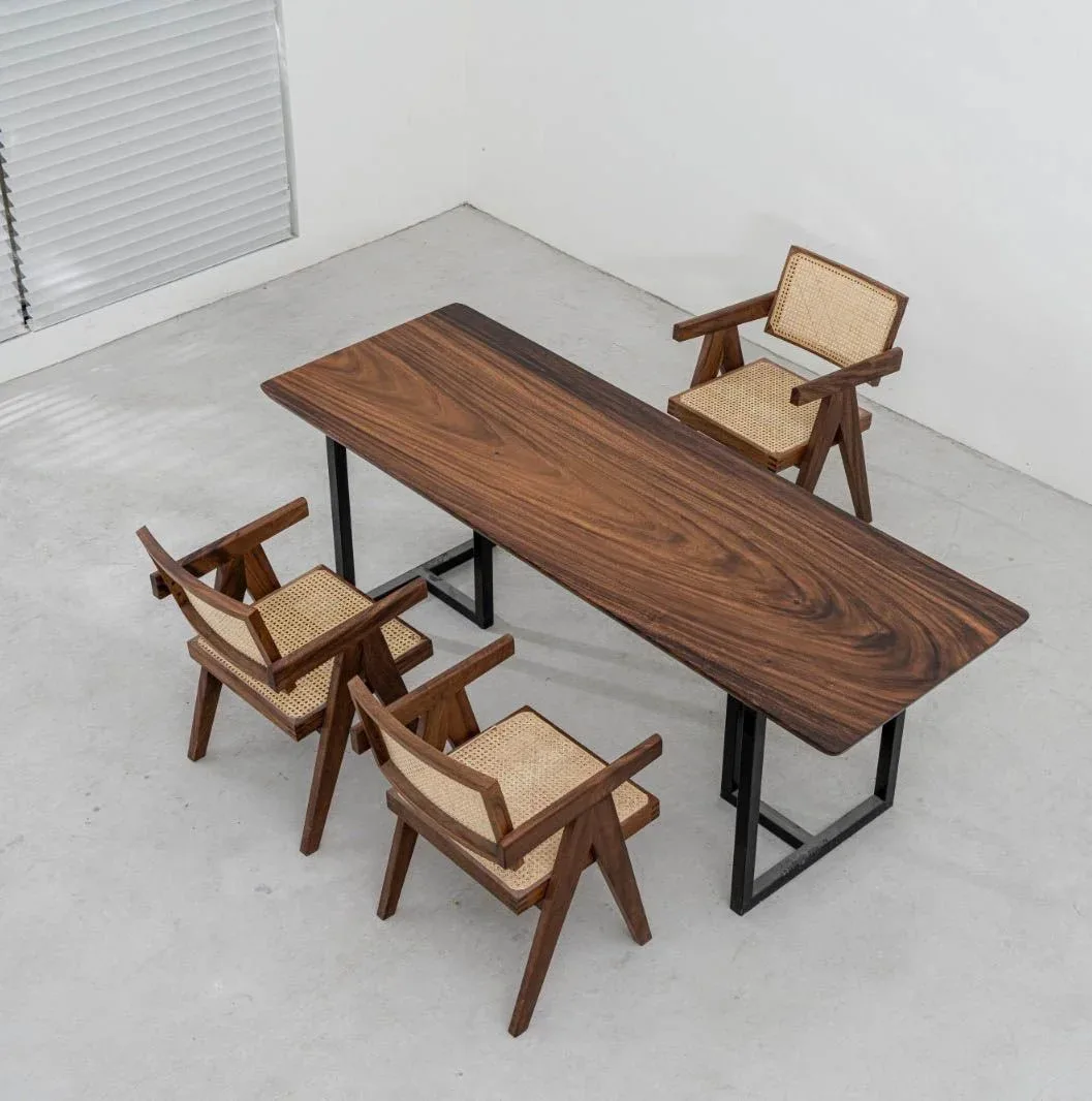 Table à manger en bois massif Arly teinte noyer — ATELIER RIVIÈRE, fabrication à la commande