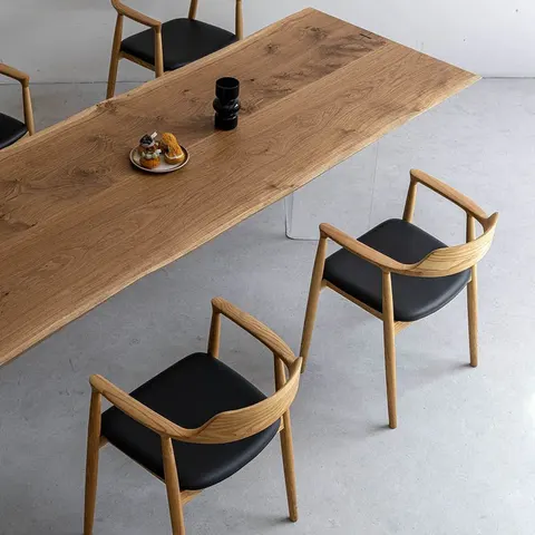 Table à manger en bois massif Arve teinte chêne — tables à manger en bois massif