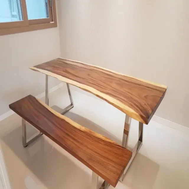 Table à manger en bois massif Aveyron teinte noyer — tables à manger en bois massif