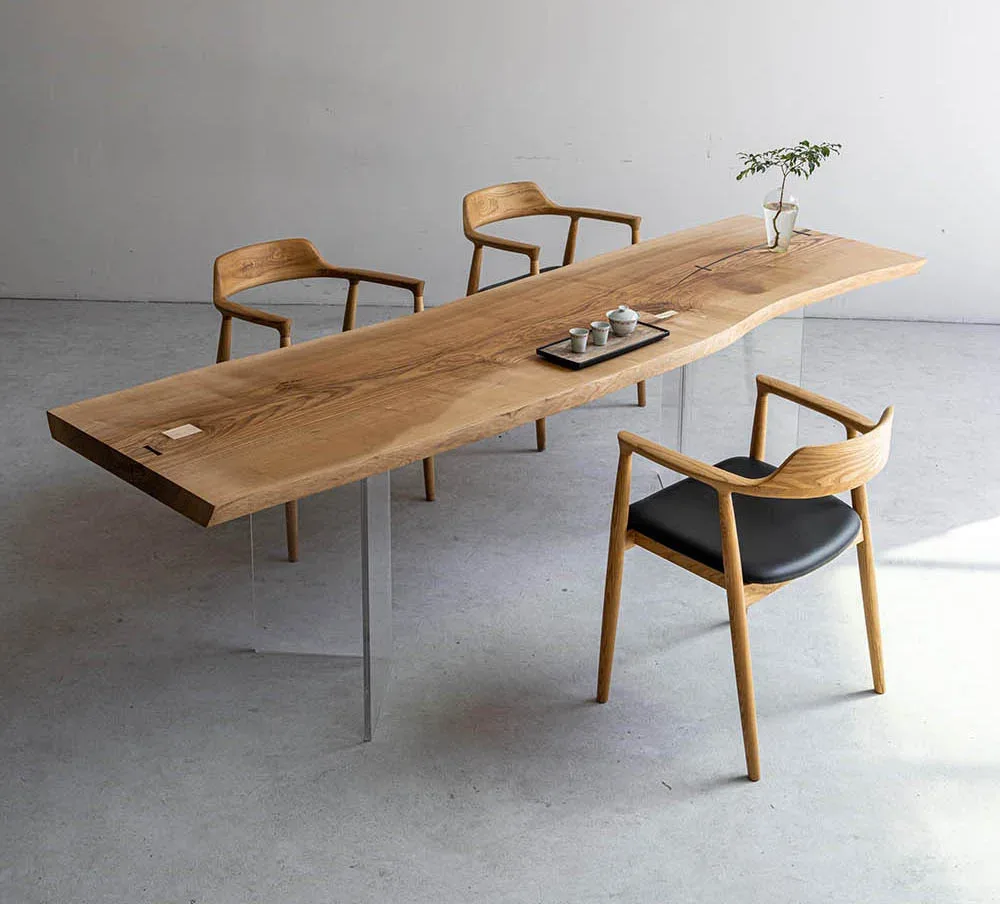 Table à manger en bois massif Baïse teinte chêne — ATELIER RIVIÈRE, fabrication à la commande