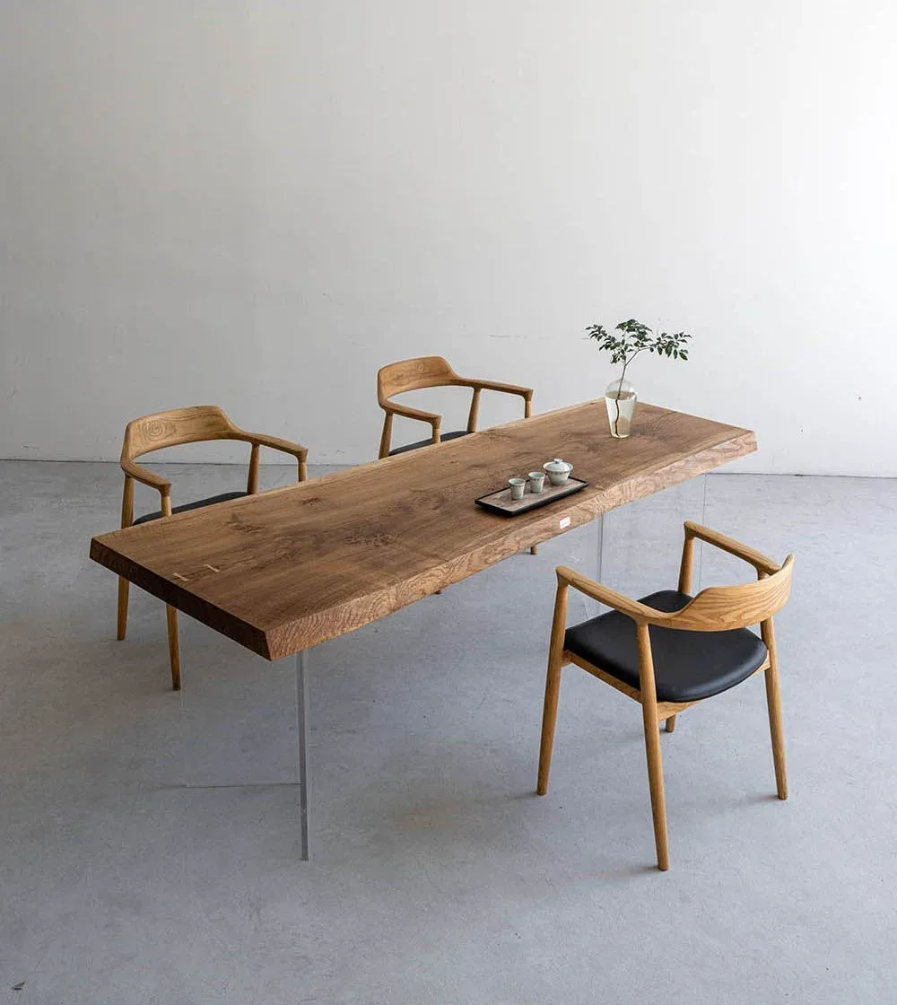 Table à manger en bois massif Blaise teinte chêne — ATELIER RIVIÈRE, fabrication à la commande