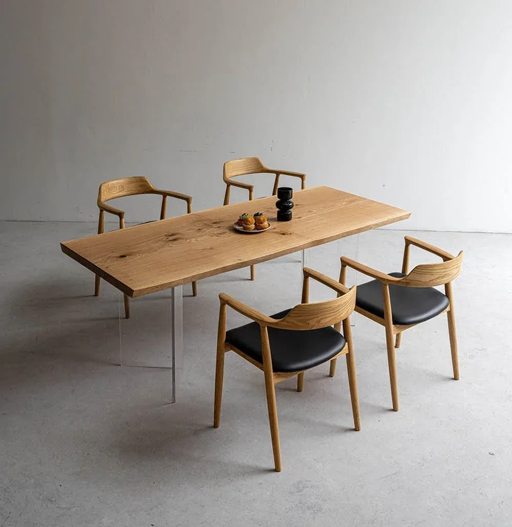 Table à manger en bois massif Bléone teinte chêne, vue 2 sur 2