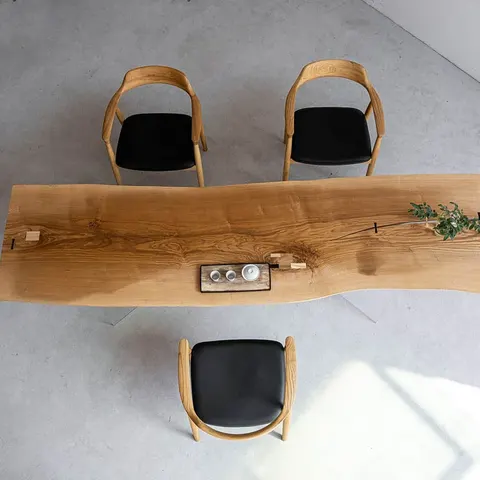 Table à manger en bois massif Bourbince teinte chêne — tables à manger en bois massif