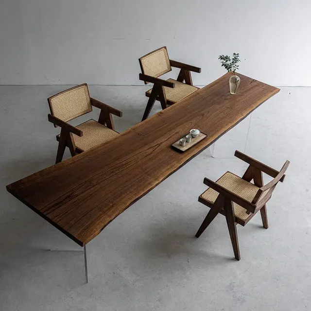 Table à manger en bois massif Cèze teinte noyer — tables à manger en bois massif