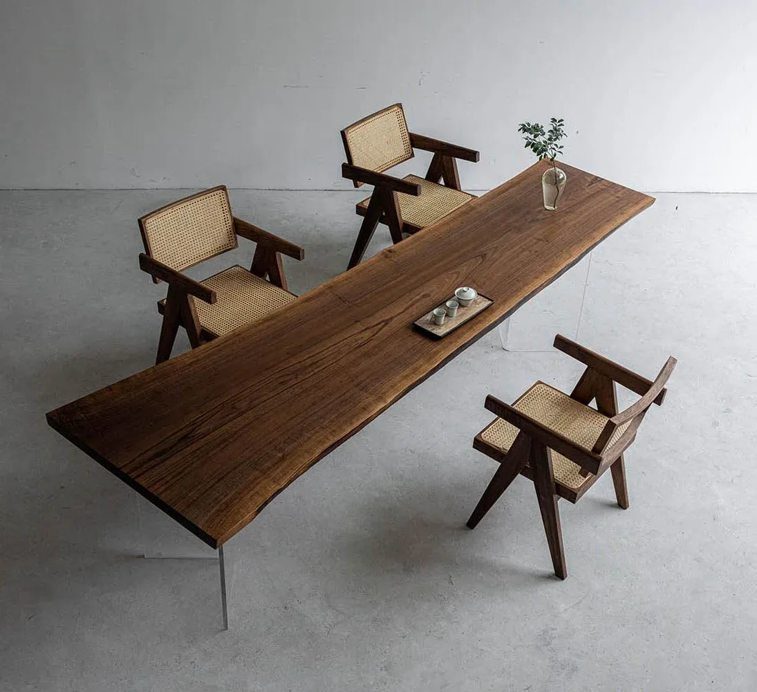 Table à manger en bois massif Cèze teinte noyer — ATELIER RIVIÈRE, fabrication à la commande