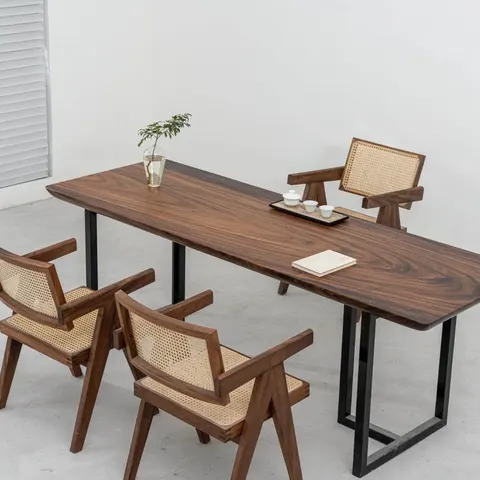 Table à manger en bois massif Charente teinte noyer — tables à manger en bois massif