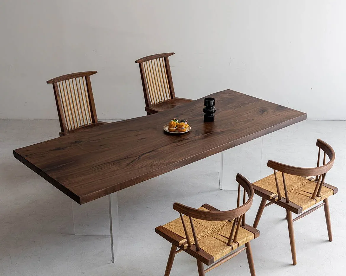 Table à manger en bois massif Cher teinte noyer — ATELIER RIVIÈRE, fabrication à la commande