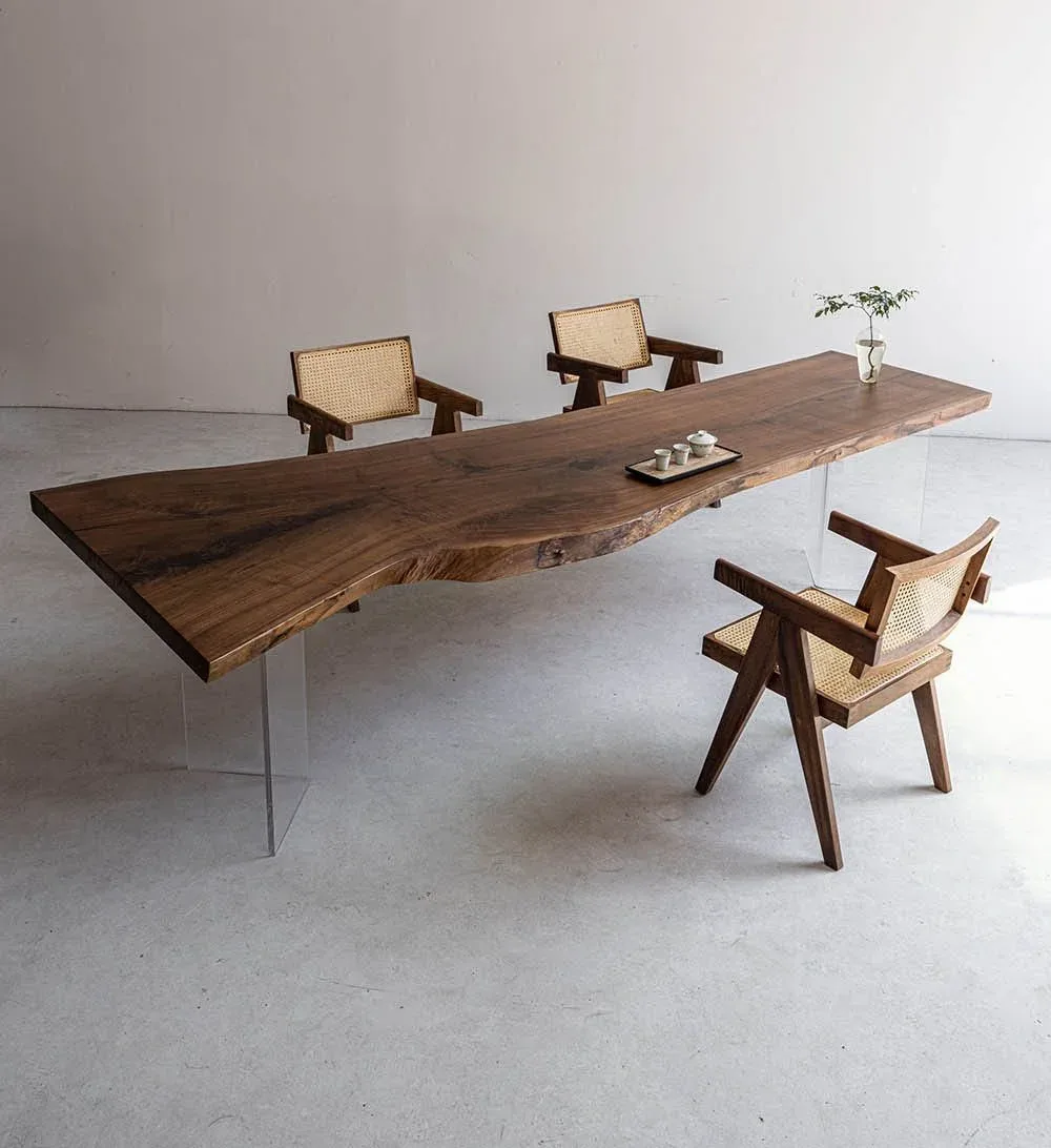 Table à manger en bois massif Chéran teinte noyer — ATELIER RIVIÈRE, fabrication à la commande