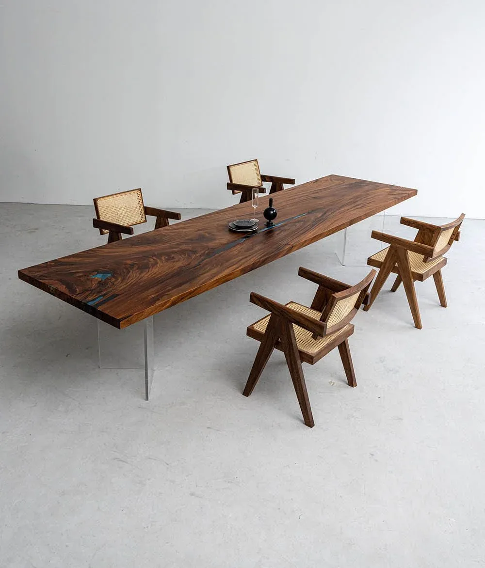 Table à manger en bois massif Chéran teinte noyer, vue 2 sur 2