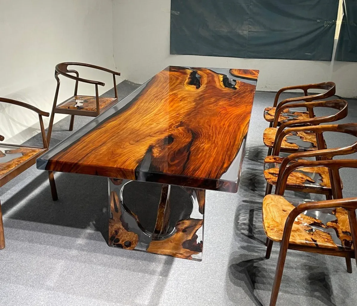 Table à manger en bois massif Chiers — ATELIER RIVIÈRE, fabrication à la commande