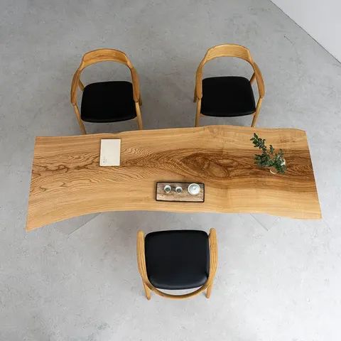 Table à manger en bois massif Couze teinte chêne — tables à manger en bois massif