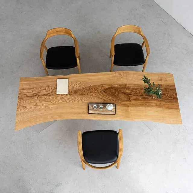 Table à manger en bois massif Couze teinte chêne — tables à manger en bois massif