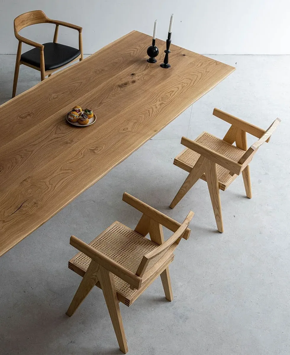 Table à manger en bois massif Dranse teinte chêne — ATELIER RIVIÈRE, fabrication à la commande