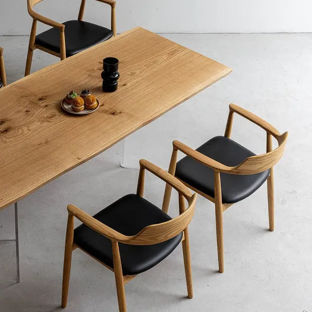 Table à manger en bois massif Essonne teinte chêne — tables à manger en bois massif