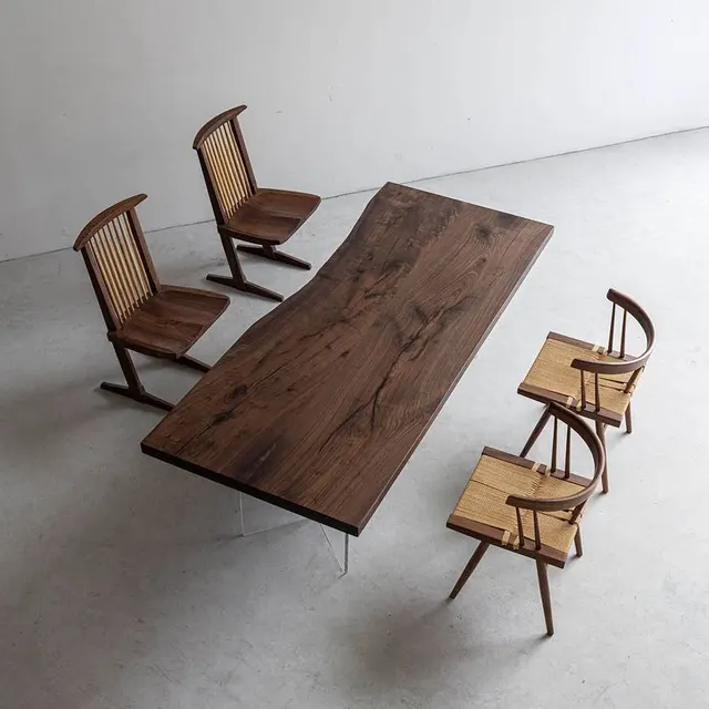 Table à manger en bois massif Eyrieux teinte noyer — tables à manger en bois massif