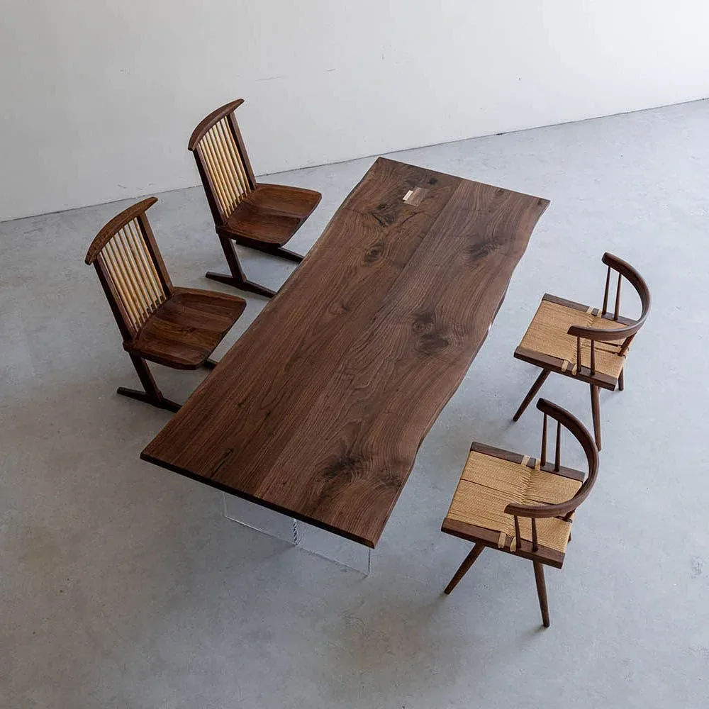 Table à manger en bois massif Eyrieux teinte noyer, vue 2 sur 2