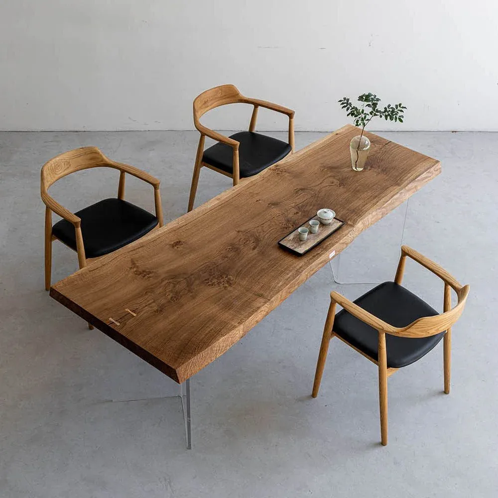 Table à manger en bois massif Fango teinte chêne — ATELIER RIVIÈRE, fabrication à la commande