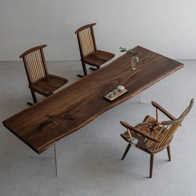 Table à manger en bois massif Gardon teinte noyer — tables à manger en bois massif