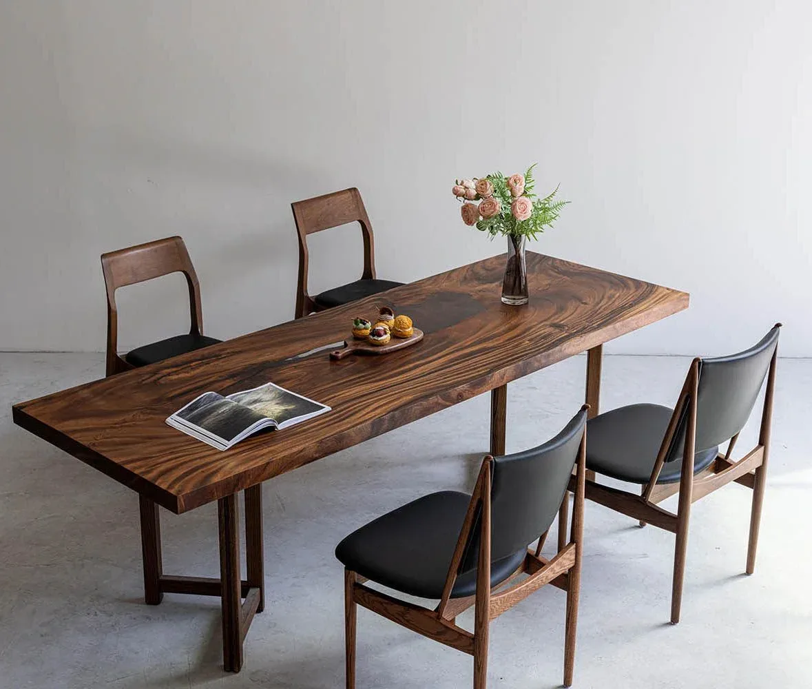 Table à manger en bois massif Garonne teinte noyer — ATELIER RIVIÈRE, fabrication à la commande