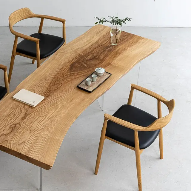 Table à manger en bois massif Giffre teinte chêne — tables à manger en bois massif