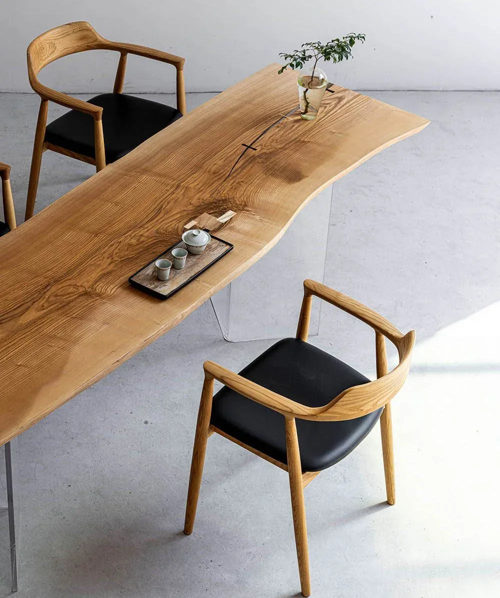 Table à manger en bois massif Giffre teinte chêne, vue 2 sur 2
