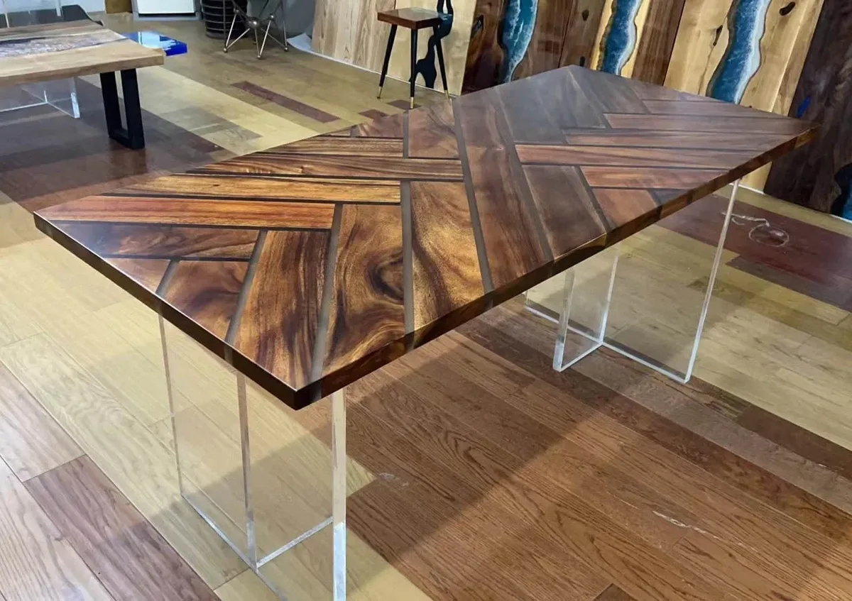 Table à manger en bois massif Isère, vue 2 sur 2