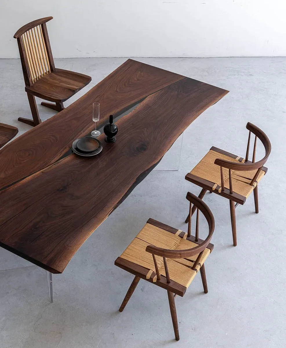 Table à manger en bois massif Isère teinte noyer