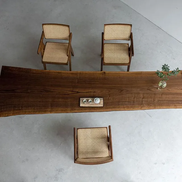 Table à manger en bois massif Issole — tables à manger en bois massif