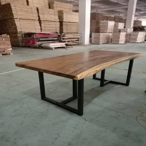 Table à manger en bois massif Iton — tables à manger en bois massif