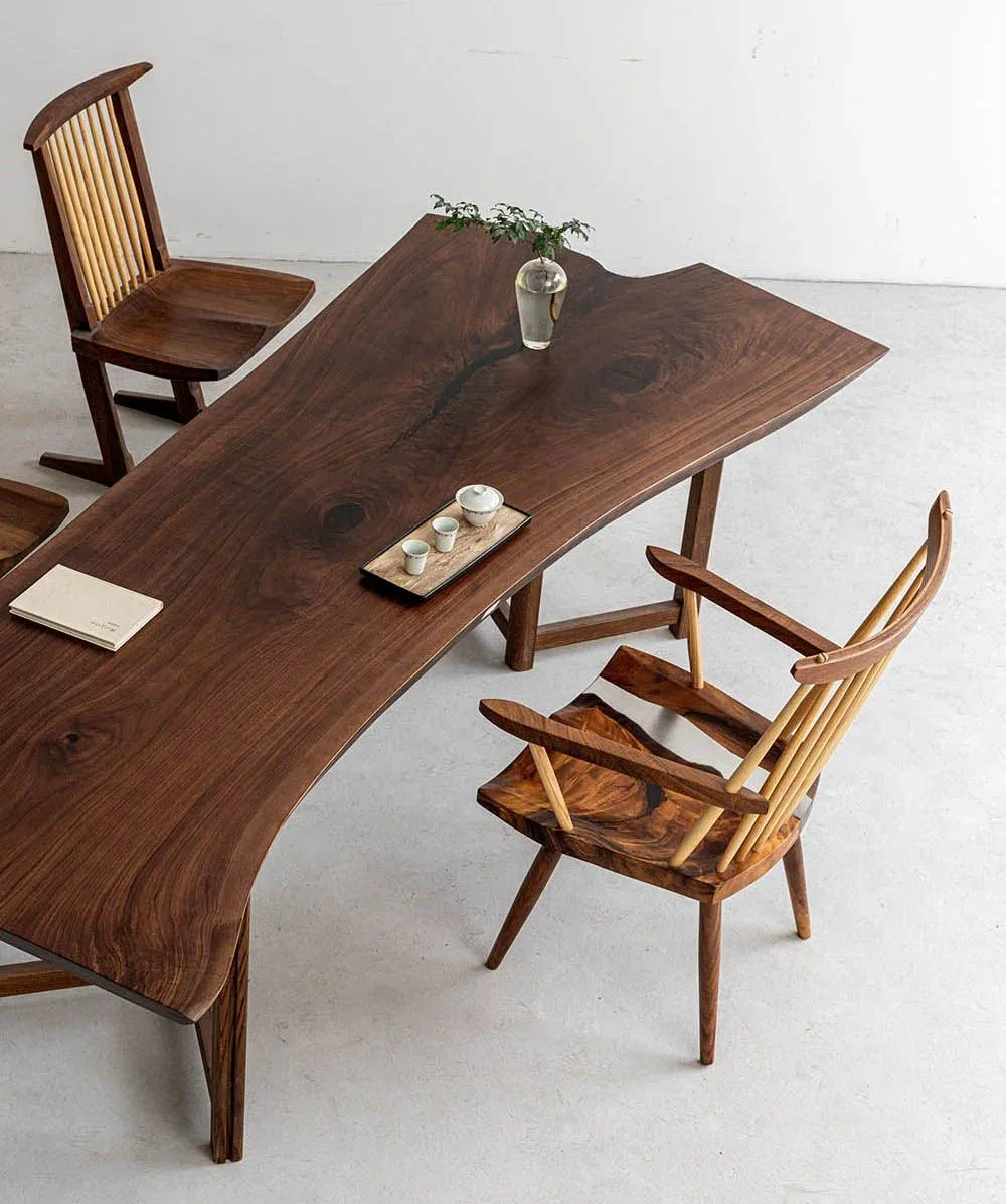 Table à manger en bois massif Lez teinte noyer — ATELIER RIVIÈRE, fabrication à la commande