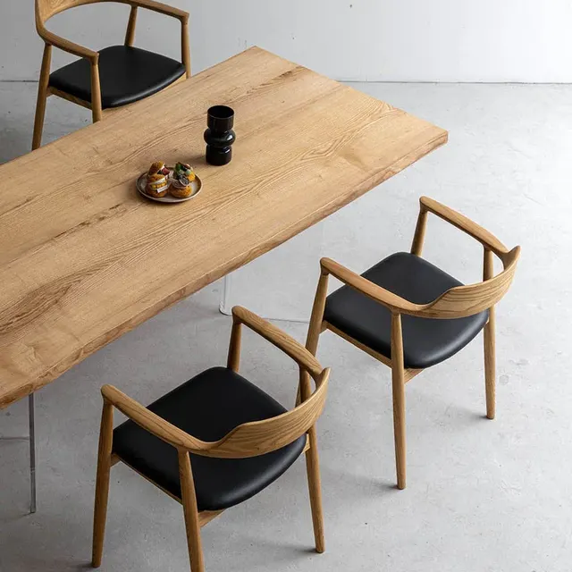 Table à manger en bois massif Loing teinte chêne — tables à manger en bois massif