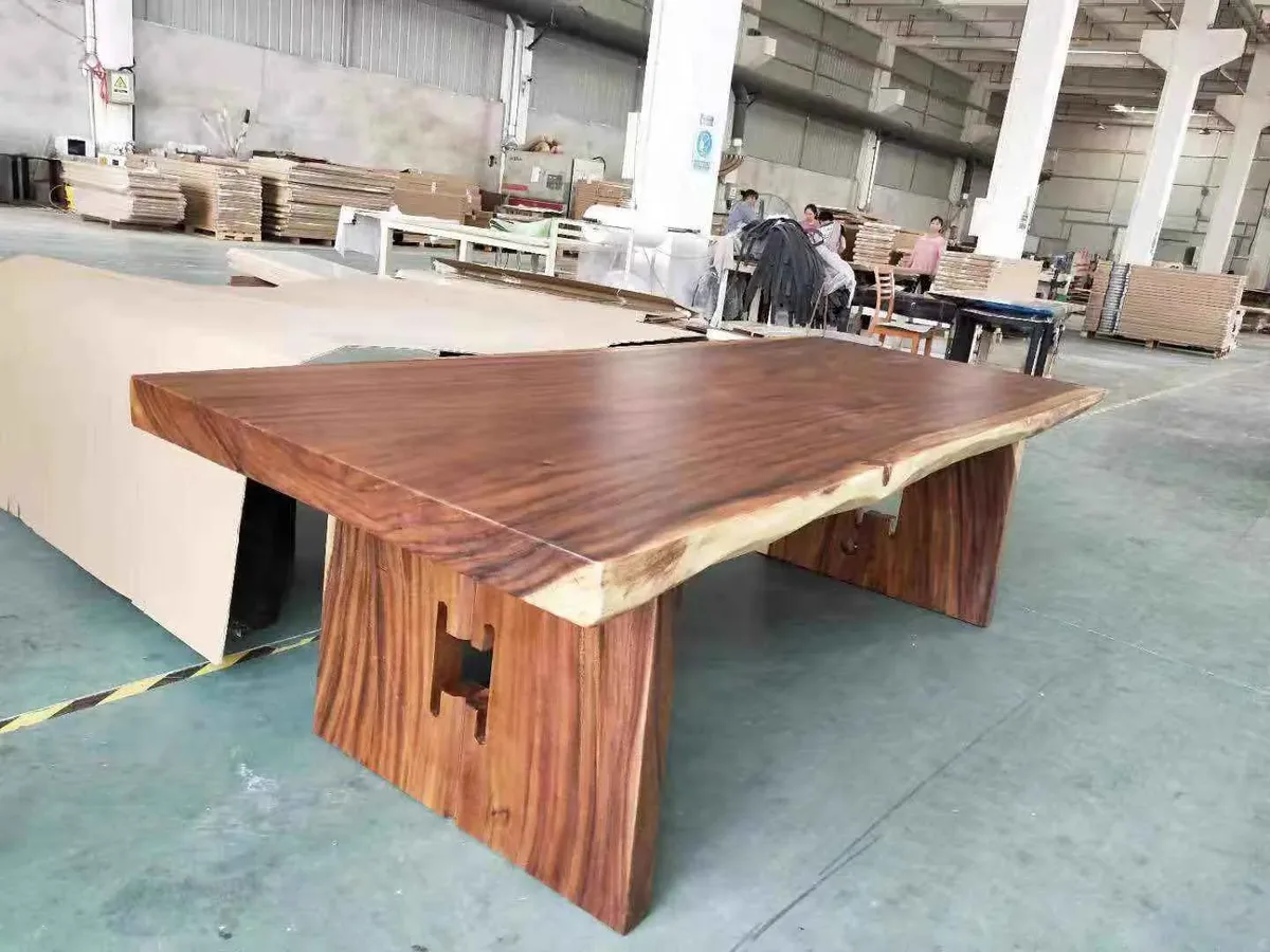 Table à manger en bois massif Loup — ATELIER RIVIÈRE, fabrication à la commande
