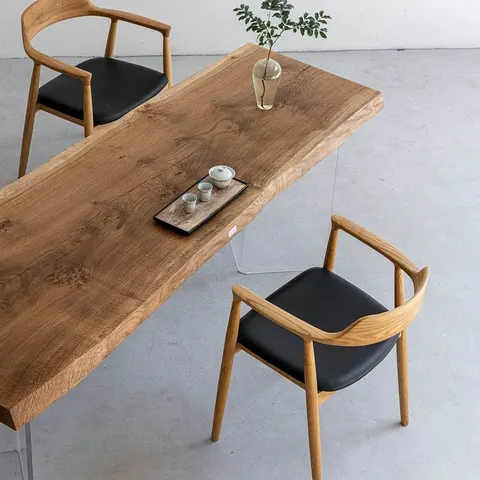 Table à manger en bois massif Marne teinte chêne — tables à manger en bois massif