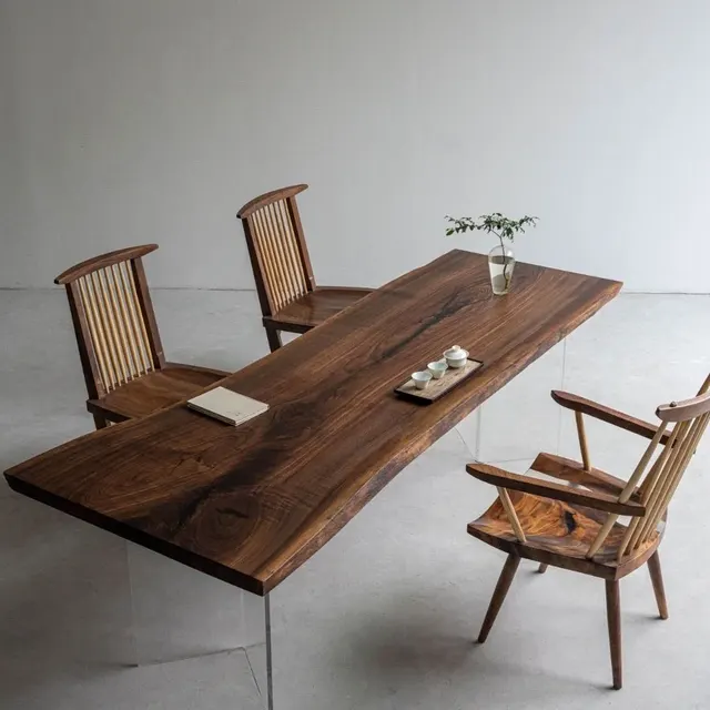 Table à manger en bois massif Nive teinte noyer — tables à manger en bois massif