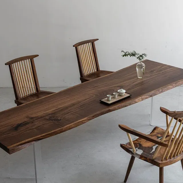 Table à manger en bois massif Nivelle teinte noyer — tables à manger en bois massif