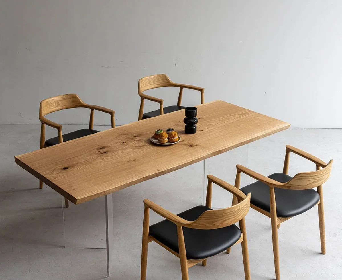 Table à manger en bois massif Ouvèze teinte chêne — ATELIER RIVIÈRE, fabrication à la commande
