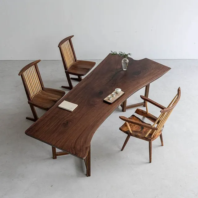 Table à manger en bois massif Ouvèze teinte noyer — tables à manger en bois massif