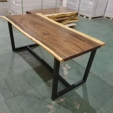 Table à manger en bois massif Risle