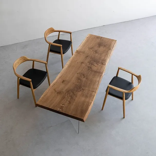 Table à manger en bois massif Rizzanese teinte chêne — tables à manger en bois massif