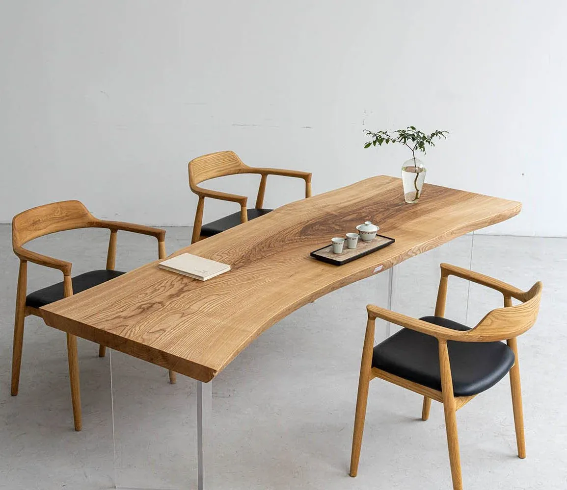 Table à manger en bois massif Roubion teinte chêne, vue 2 sur 2