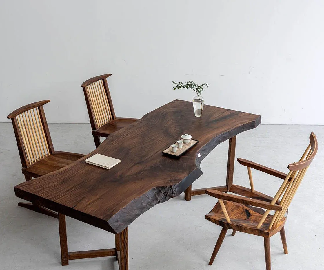 Table à manger en bois massif Sèvre teinte noyer