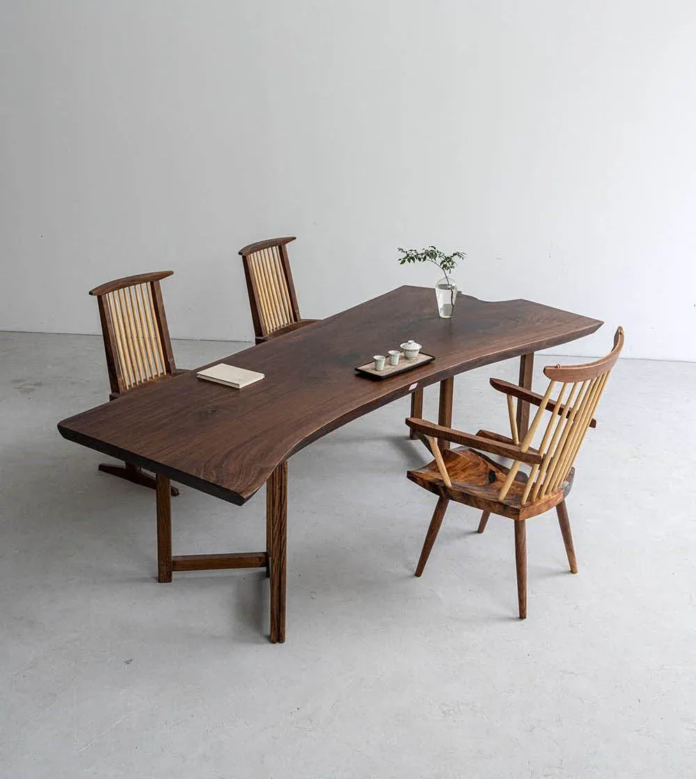 Table à manger en bois massif Sèvre teinte noyer, vue 4 sur 5