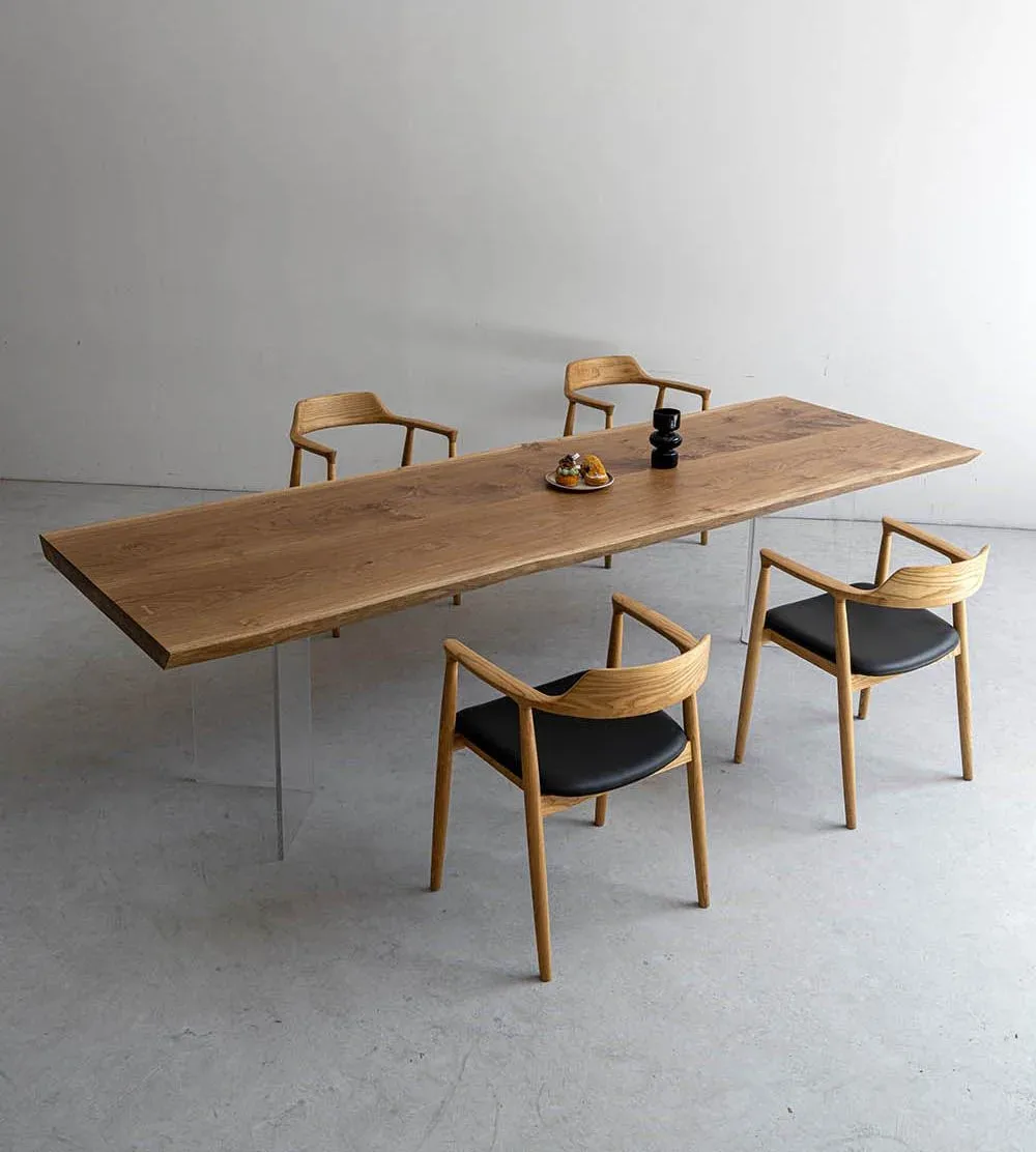 Table à manger en bois massif Truyère teinte chêne