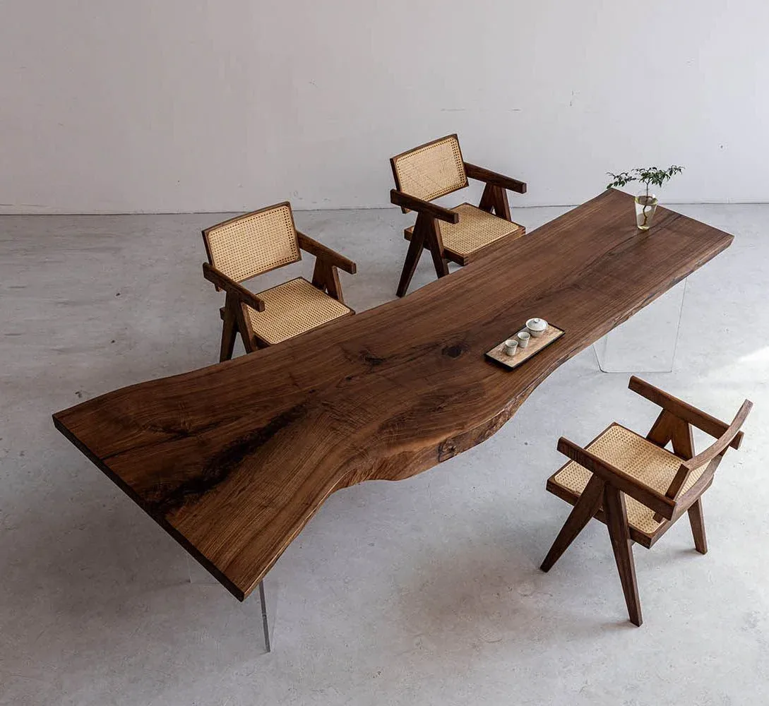 Table à manger en bois massif Vendée teinte noyer, vue 2 sur 5