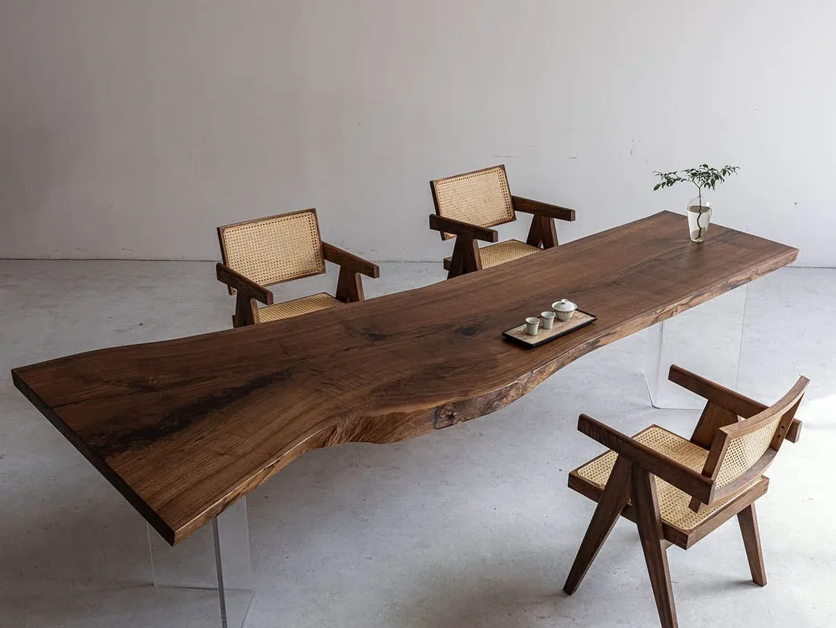 Table à manger en bois massif Vendée teinte noyer, vue 4 sur 5