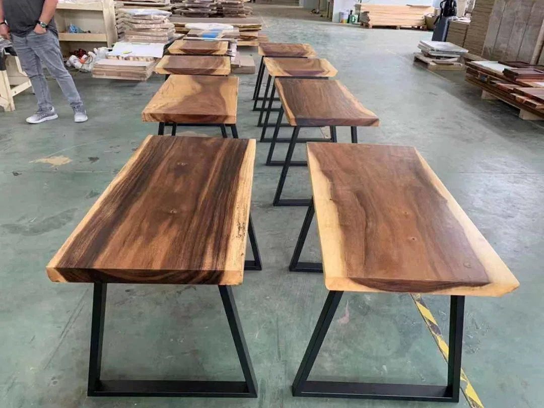 Table à manger en bois massif Vésubie teinte noyer — ATELIER RIVIÈRE, fabrication à la commande