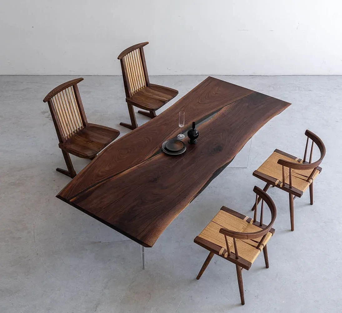 Table à manger en bois massif Vézère teinte noyer — ATELIER RIVIÈRE, fabrication à la commande
