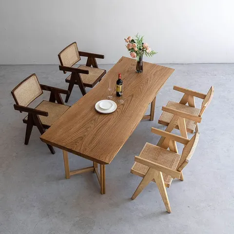 Table à manger en bois massif Vienne teinte chêne — tables à manger en bois massif